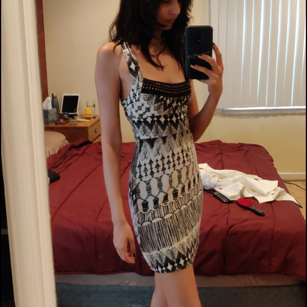 Guess stretchy summer dress with macrame beads